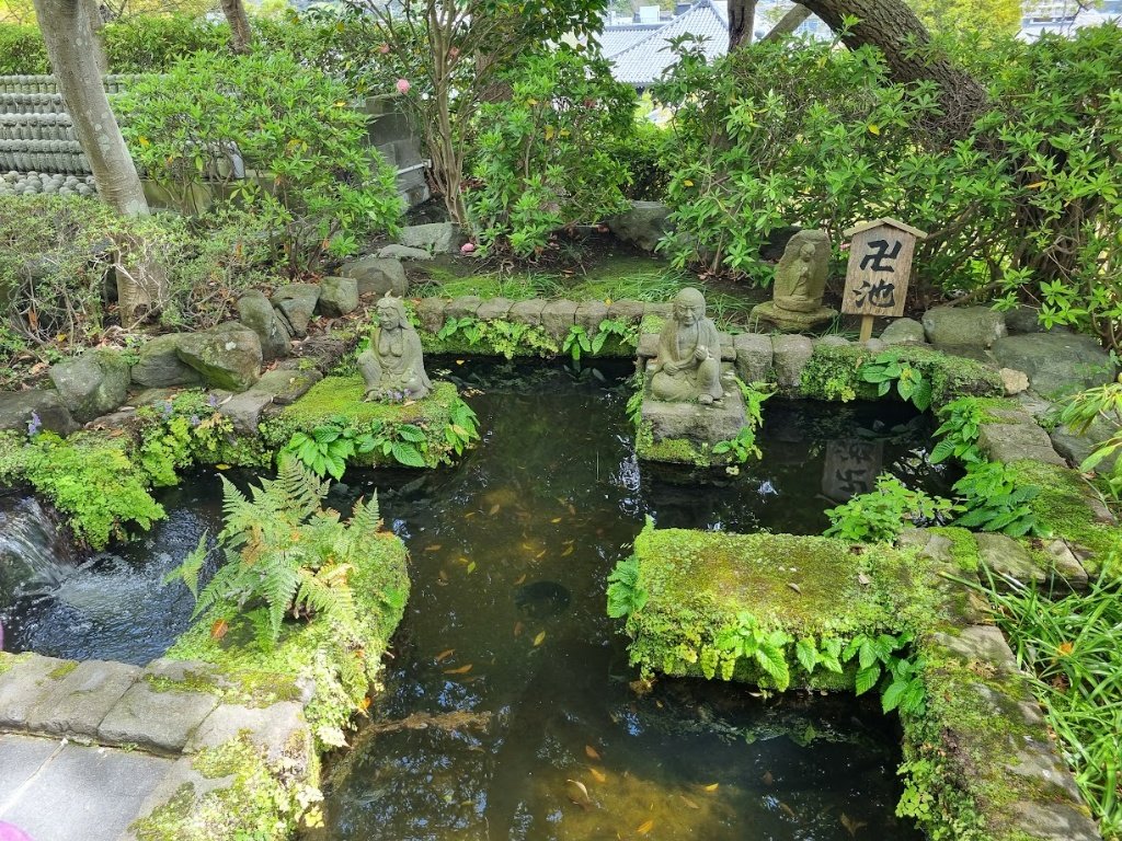 1201Polyak's tweet photo. Made it to the top of Hasedera! ⛰️🌊 The panoramic view of the coastline with Frieren was breathtaking. Also discovered the beautiful Manji-ike (卍池), a peaceful, hidden pond shaped like a Buddhist swastika, surrounded by lush gardens and sacred statues. Pure magic! ✨🌸 https://t.co/YCtQ5EuVEk
