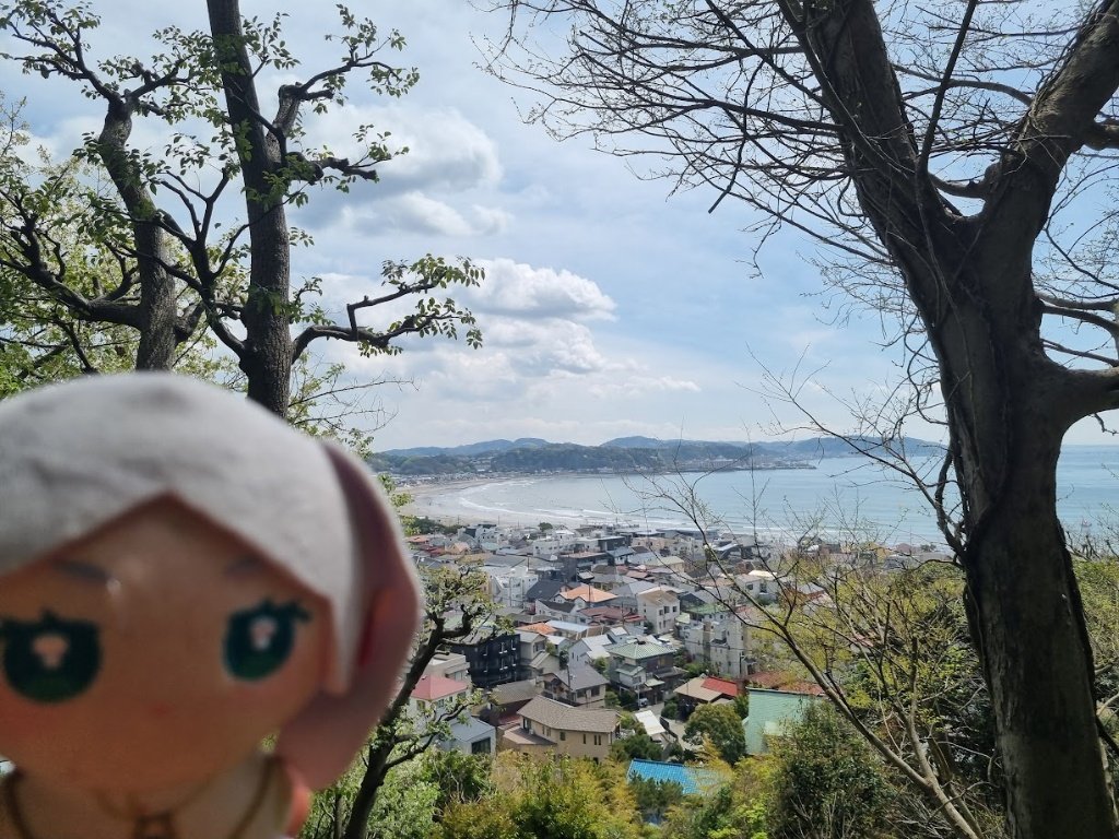 1201Polyak's tweet photo. Made it to the top of Hasedera! ⛰️🌊 The panoramic view of the coastline with Frieren was breathtaking. Also discovered the beautiful Manji-ike (卍池), a peaceful, hidden pond shaped like a Buddhist swastika, surrounded by lush gardens and sacred statues. Pure magic! ✨🌸 https://t.co/YCtQ5EuVEk