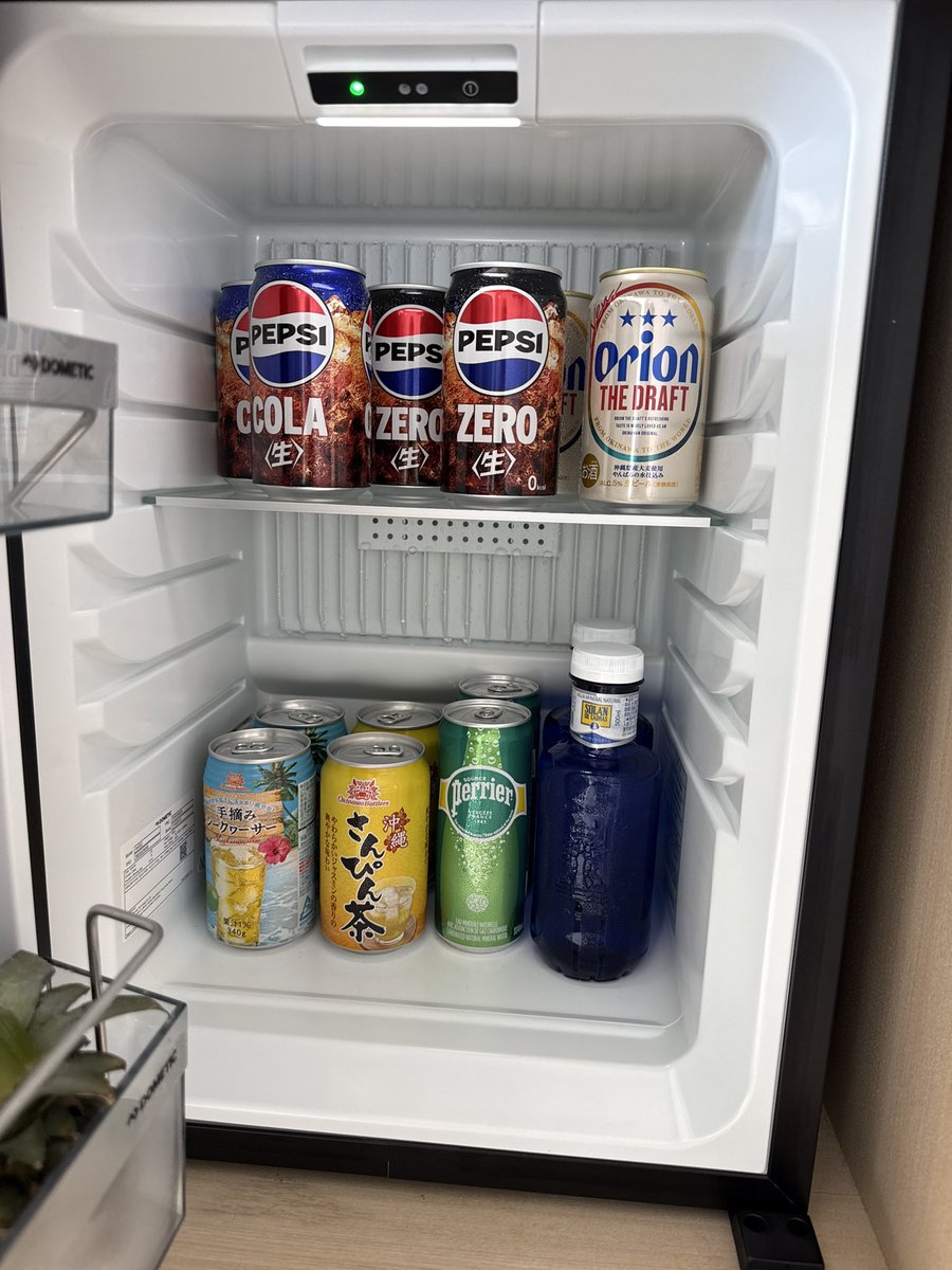 chandra_'s tweet photo. イラフsuiラグジュアリー・コレクション
2026/04/01から冷蔵庫の中身のコンプリメンタリーはエリート会員一律で廃止 https://t.co/7MzaaJHZ25