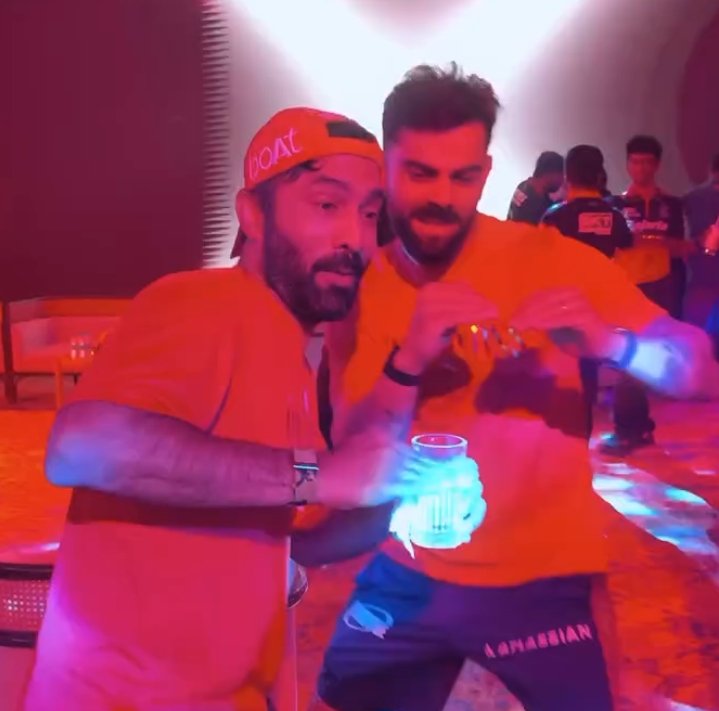 imkevin149's tweet photo. Dinesh karthik is definitely enjoying every second of this 😂😭 https://t.co/meTXgKinfS