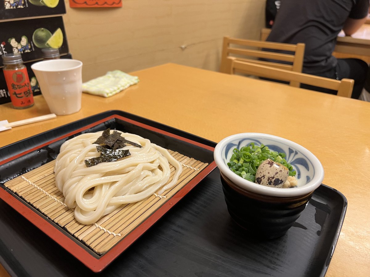 sinop1973's tweet photo. 高松に来たので、もちろんUDONです😁

ずっとホルモンうどんが食べたかったんですが……冷たい麺も食べたい😅

でも大丈夫🙆
デブだから🤣

というわけで、両方頼んじゃいました😤

そして、ホルモンうどん（白）が美味しすぎる！
これは反則レベル🤤

気が付けば追い飯まで追加注文😅

でも大丈夫🙆
デブだから😤

……いや、全然大丈夫じゃない気もするけど、美味しかったのでヨシ！😁

ふる里うどんさん@fllsudon 
ご馳走様でした🙏