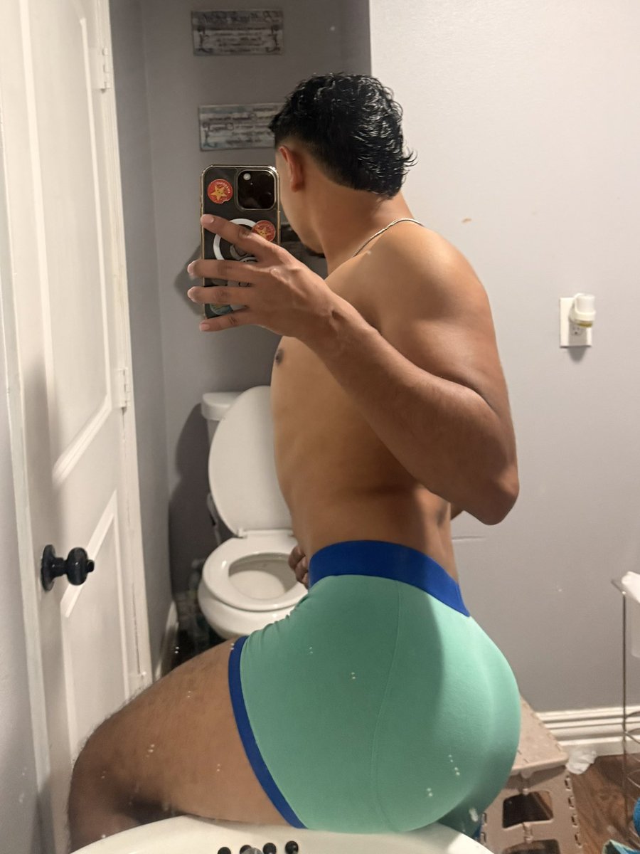 Rene_tls6's tweet photo. After shower pics #gay #mexican #bigass https://t.co/N8k089S29K