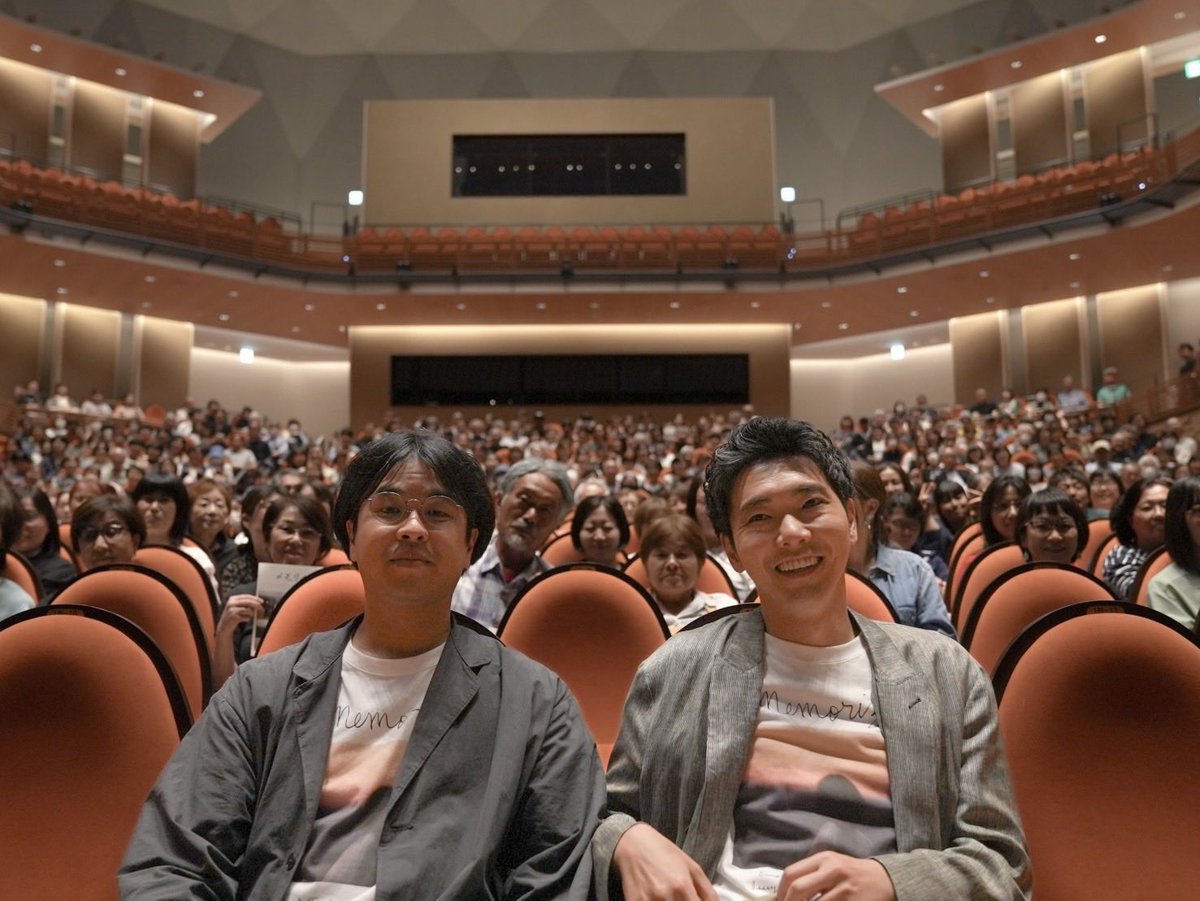 memorizu_movie's tweet photo. 5/30に行われた
『#メモリィズ』舞台挨拶in竹田🎤

ロケ地である大分県竹田市で、
皆さまに映画をご鑑賞頂きました。

 #柄本佑 さん・ #坂西未郁 監督にご登壇頂き、
映画や竹田市にまつわるお話の後は
観客の皆さんからの質問にもお答え頂き、
素敵なイベントとなりました！

お越しくださった皆さま、
本当にありがとうございました！