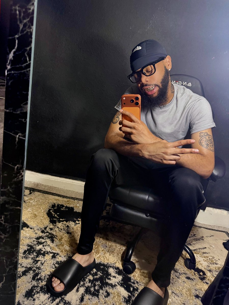marworldx's tweet photo. Goodnight ✌🏽🌕 https://t.co/qhB3S0OcE2
