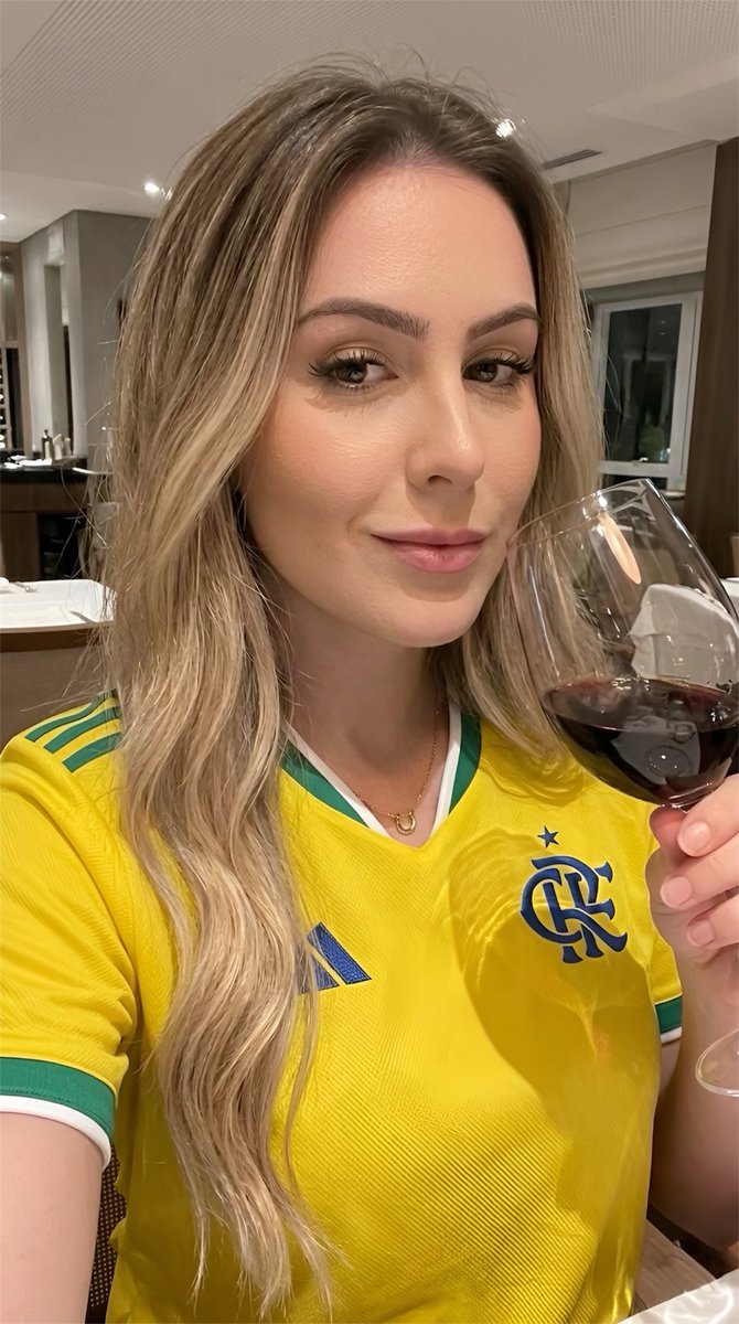 brustgui's tweet photo. É OFICIAL! ESTAMOS NO MÊS DA COPA DO MUNDO! 🇧🇷🏆 https://t.co/sqhCTOJ7MC