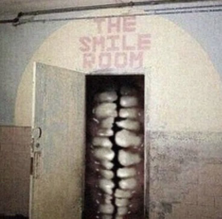 Ryan Ross Toothy Hole tweet media