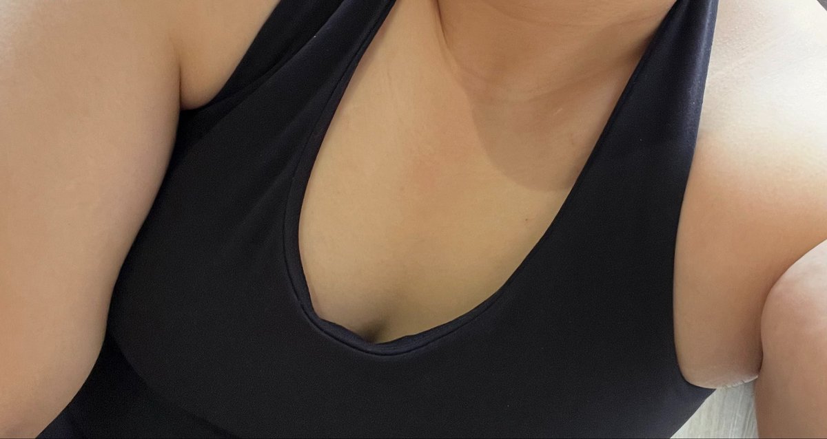 Deeproastolg's tweet photo. ada rekomendasi sport bra yang mau jumpalita gimana pun tetap stay and very demure gak sih??? https://t.co/giLHlJ8jJH