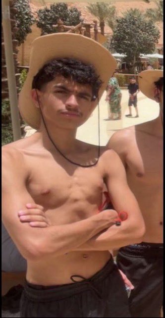 xvi_i4's tweet photo. المراهق هذا جايب راسي 😫🔥 https://t.co/NymkGIR3dx