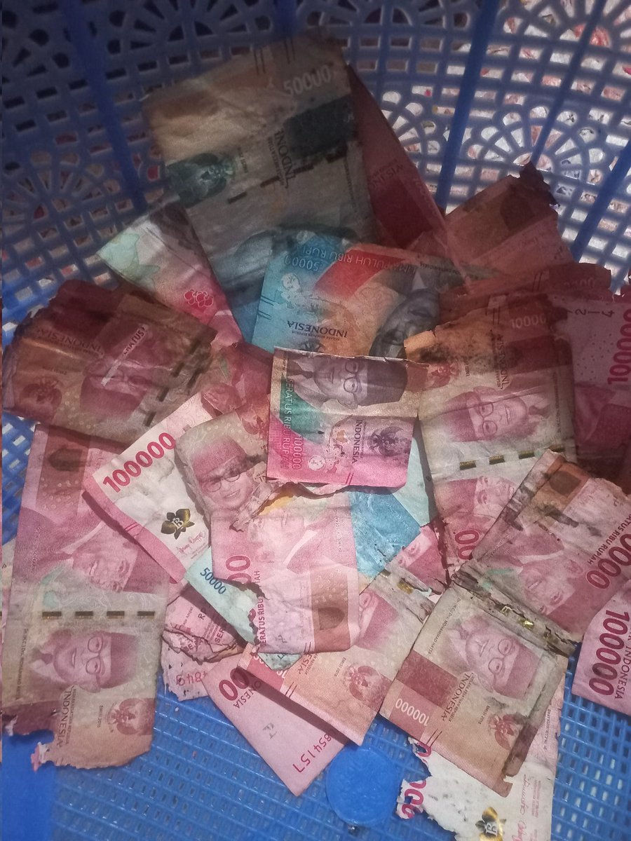 pvrbo's tweet photo. @kontakBRI selamat pagi min. Apakah uang keadaan seperti ini bisa ditukar di bank BRI cabanng terdekat? Terimakasih https://t.co/Cu9fA1iv0y