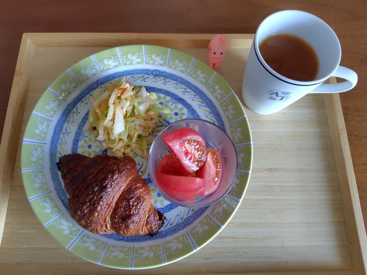kanapy17's tweet photo. お昼のパンを買いに往復徒歩30分の外出のはずが1時間に？？
初めてのお店じゃないのに…
で、日傘、帽子、サングラス、マスクしてたのに頬から下が真っ赤になった〜😭方向音痴と肌の弱さをどうにかしたい！ https://t.co/e0LA2llxMS