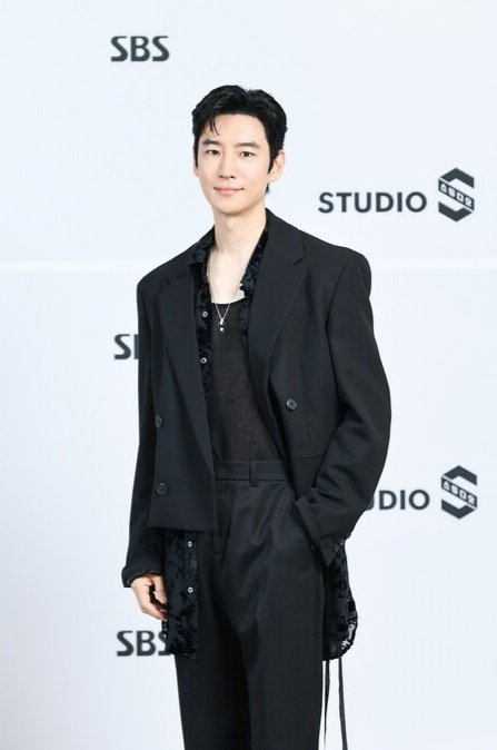 simpforjehoon's tweet photo. lee jehoon at the "SBS Drama: Next Episode" event today https://t.co/5P0Rkal6mM