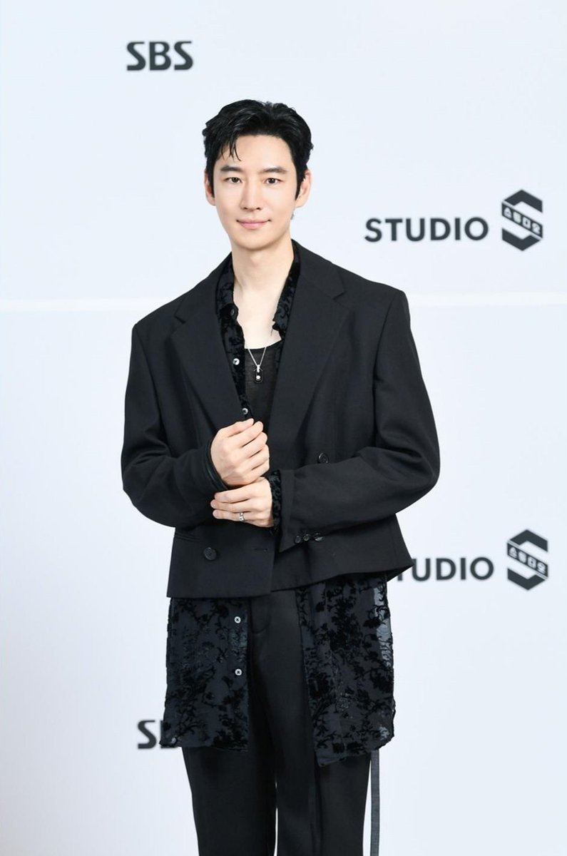 simpforjehoon's tweet photo. lee jehoon at the "SBS Drama: Next Episode" event today https://t.co/5P0Rkal6mM