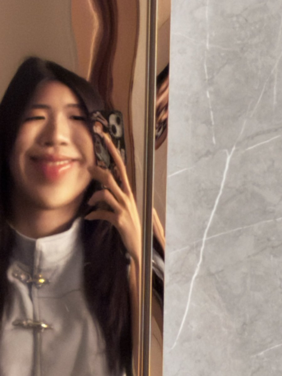 kcheersssss's tweet photo. mirror check https://t.co/z9YF1RWSoS