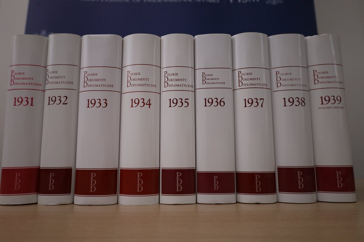 PDD_PISM's tweet photo. "najlepszym dowodem naszego spokoju jest obecny wyjazd Pana Prezydenta Mościckiego na sześciotygodniowy wypoczynek do Lowrany"

100 lat temu -1 VI 1926- Zgromadzenie Narodowe wybrało Ignacego Mościckiego prezydentem Polski (Mościcki sprawował urząd prezydenta do 1939)

Zob. #PDD https://t.co/narmQA4uLa