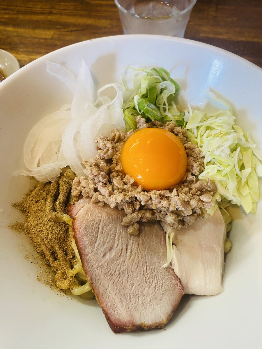 koto_etsu's tweet photo. 今日は美尻美脚レッスン！キツイ〜！と言いながらも負荷がないとなんだか物足りない。そして今日は筋トレ仲間のまゆちゃん22歳のお誕生日。しっかり追い込んだ後は一八でお祝い！まゆちゃん初の油そばデビュー！「美味しい！」って喜んでくれてよかった〜。お誕生日おめでとう！いつもありがとうね♪ https://t.co/DYGSDGp7ns
