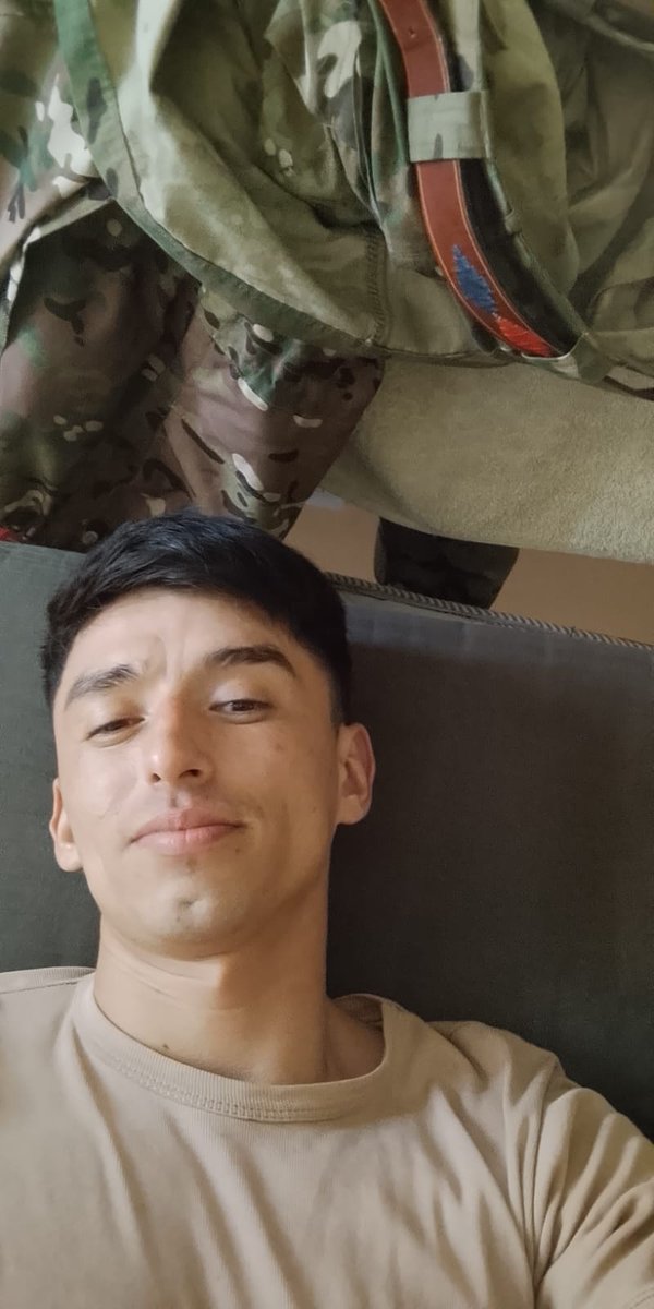 nuev998's tweet photo. Hetero engañado 🔥💯#militar https://t.co/5DdFT74QnF