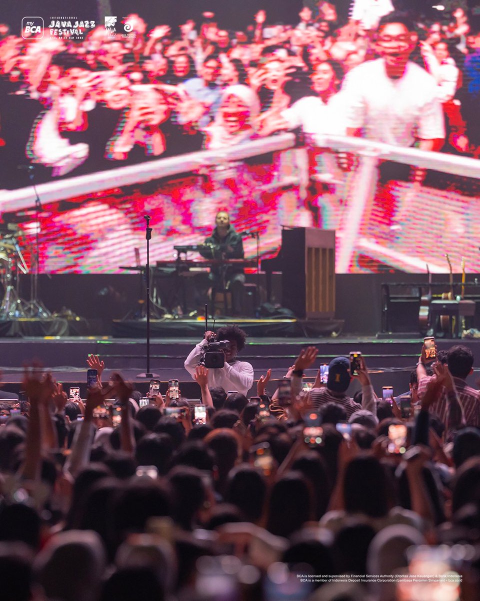 JavaJazzFest's tweet photo. Jakarta, we are so lucky to witness Daniel Caesar not only as an exceptional singer, but also a great cameraman 🤩🤩

#JavaJazzFest2026 #JJF2026 #JavaJazzFestival2026 #myBCAJavaJazzFest https://t.co/80f14VeJvT