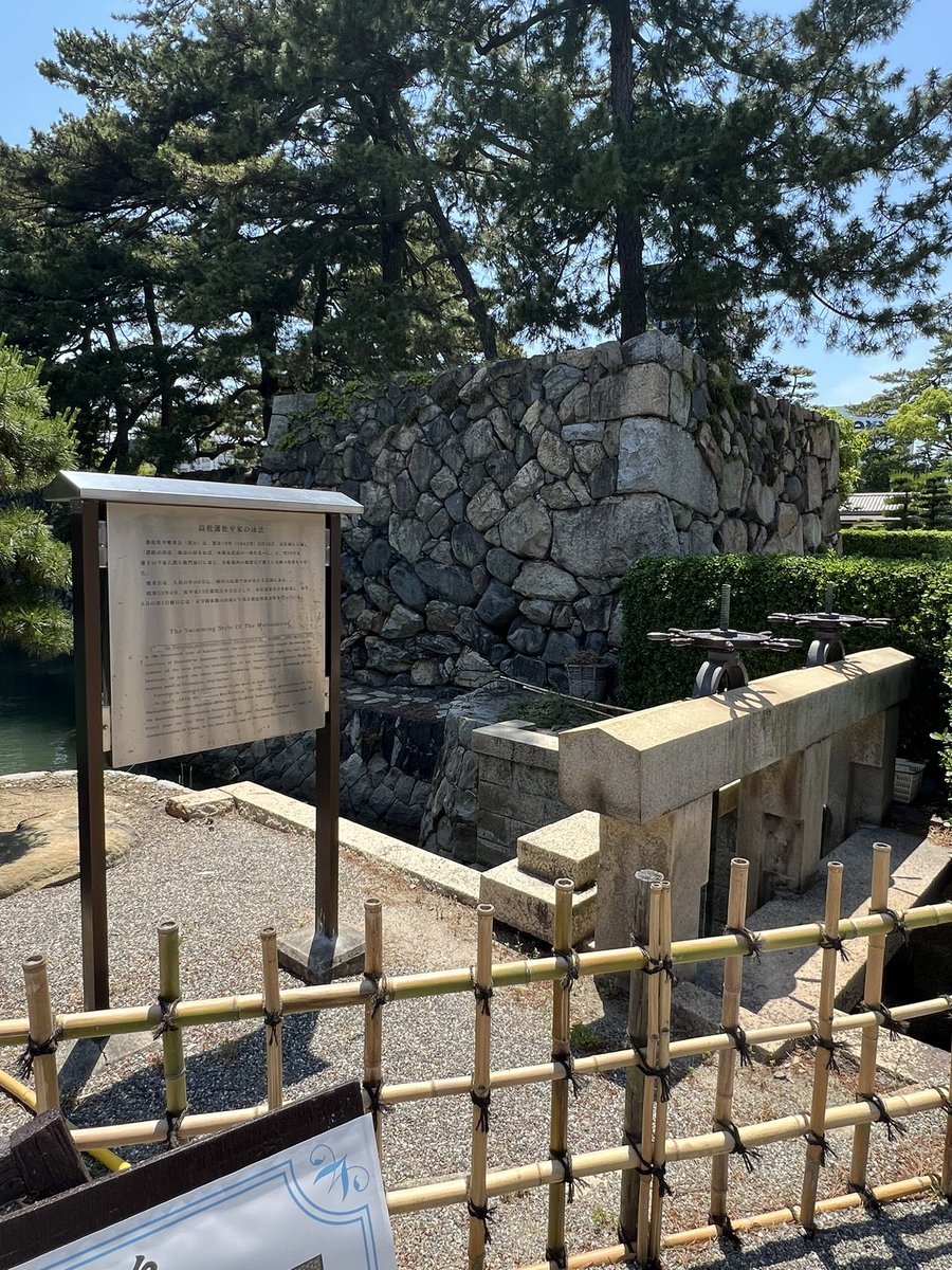 haruton_0428's tweet photo. まなふぃが行ってたので自分も行きました
鯉じゃなくて鯛か泳いでた
こういう時じゃないとお城見る機会ないからよかった👍
 #真中まな  #高松城 https://t.co/8bD5fzDT2X