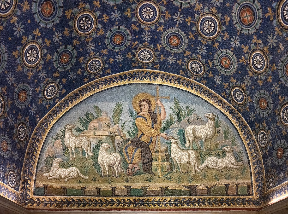 SdStendhal's tweet photo. 📍, 🐑.

El mosaico del Buen Pastor del Mausoleo de Gala Placidia, en Rávena, es una de las obras más emblemáticas del arte paleocristiano. Cristo aparece como pastor y guía de los fieles, rodeado de ovejas en una escena serena y armoniosa. 

El fondo estrellado y la atmósfera tranquila convierten la imagen en una poderosa representación de la salvación y la vida eterna.

#ElsíndromedeStendhal #AprendeconStendhal #StendhalSyndrome #ViajaconStendhal