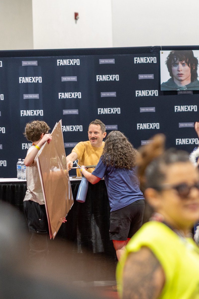TheWizPhoto's tweet photo. Had fun at Fan Expo and got my precious. https://t.co/R9DHxfcrDM