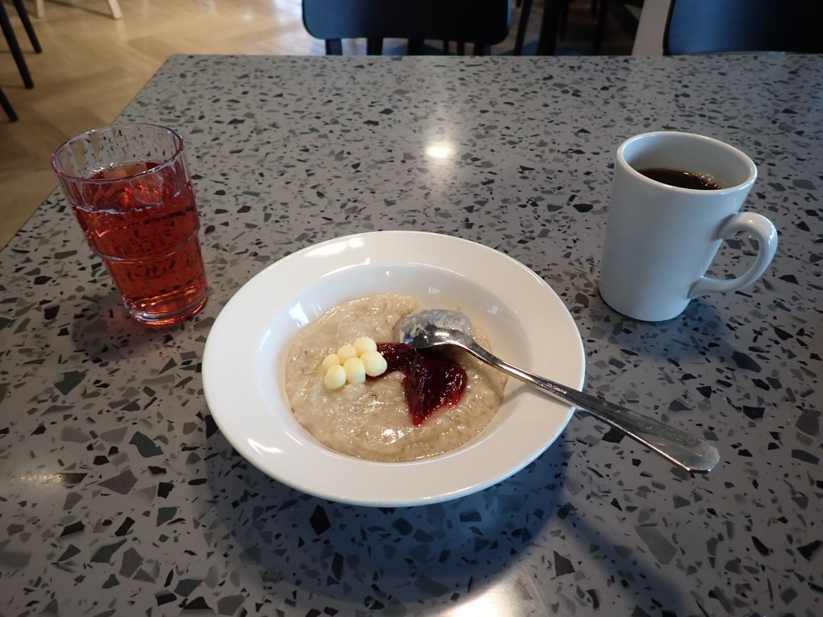 mkpaa's tweet photo. Puhe on puuroista. Noin tunnin nokoset ennen aamiaista Ylivieskassa. n. 850/1200 km. #tot1200 https://t.co/wxoeQ4HhN7