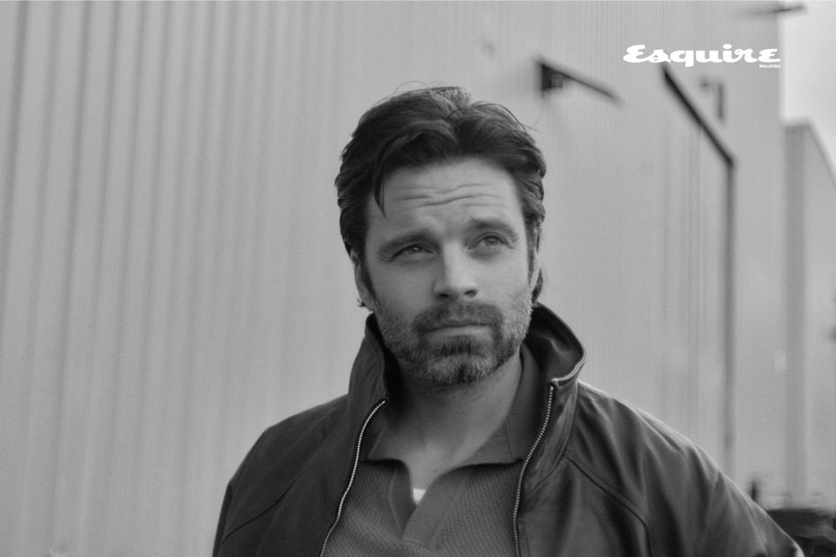 SStanMex's tweet photo. 📸 Sebastian Stan en la edición de este mes para Esquire. https://t.co/Eyeug1EteE