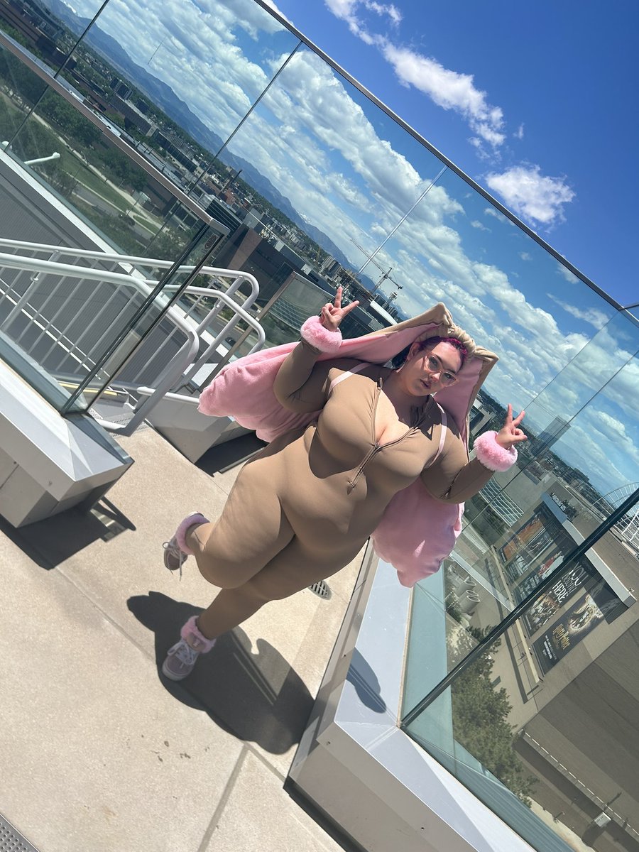 PeachyBunniXXX's tweet photo. Fan Expo 2026!!! Lopunny cosplay I’m such a cute little bunny 🥰🥰🥰 https://t.co/MOJYne2ql0