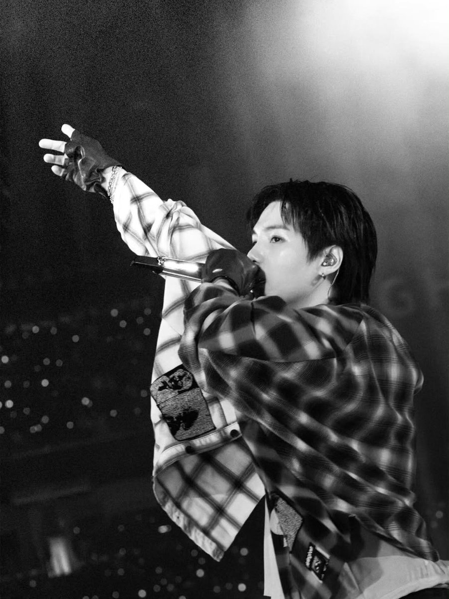 DataAgustD's tweet photo. #SUGA (agustd) posted on Instagram (1/2)

“LAS VEGAS” 🐱 https://t.co/TI9aZAce29