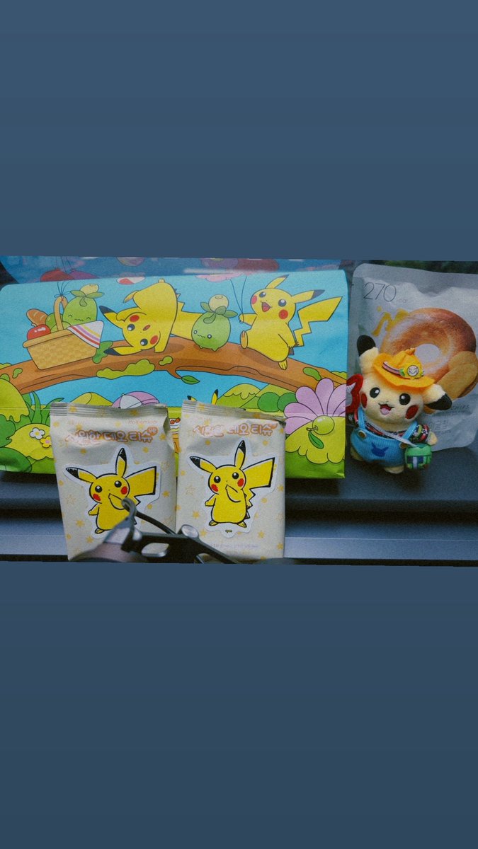 _J_PLUS_'s tweet photo. 從韓國來的小禮物 ❤️❤️ #pokemon https://t.co/aS8Tr9Cl96
