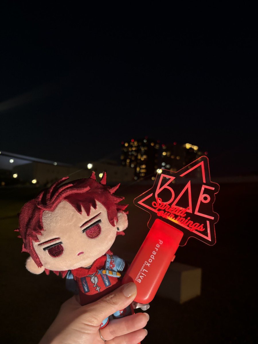 y22_tm's tweet photo. 毎年恒例のLIVEイベント🙌
今年は行ける日程に推しグループの出演なかったけど、それでも推すぞー！って行ったら✨最後にサプライズ登場で行った甲斐がありすぎました🥹
.
新衣装の姿見れて良かった🥰
楽し過ぎて今日、身体ボロボロ😇
.
#paradoxlive_PR #パラライ https://t.co/XLncn0tIl0