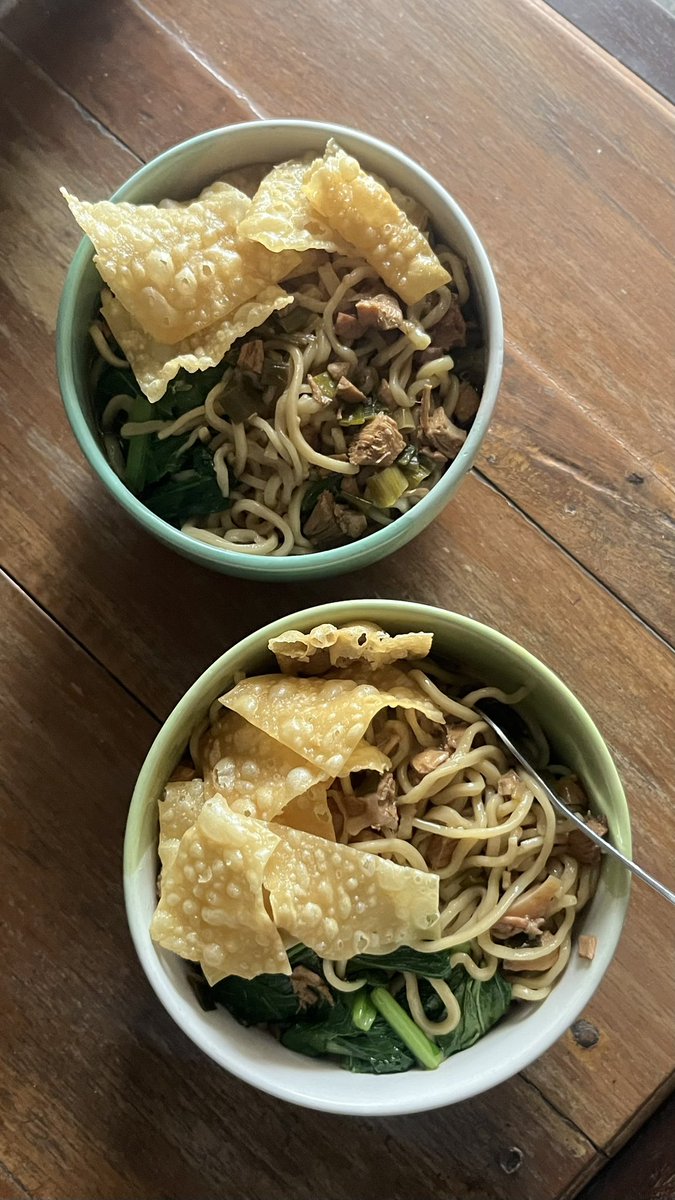 sunsoolail's tweet photo. mie ayam legend 🫶🏻😩✨🥢 https://t.co/eRfQYr5IN8