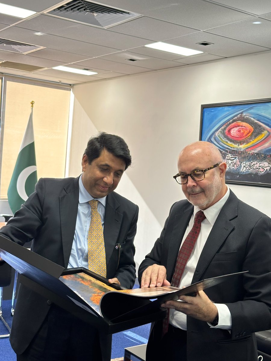 PakinAustralia's tweet photo. High Commissioner Irfan Shaukat met with Prof. Anthony Cahalan, Vice Chancellor Global, Macquarie University at the Consulate General of Pakistan, Sydney to discuss expanding institutional partnerships between Pakistani universities and Macquarie University. Discussions focused on increasing student mobility and innovation-driven research. 
@PkPublicDiplo 
@hecpkofficial
@Macquarie_Uni