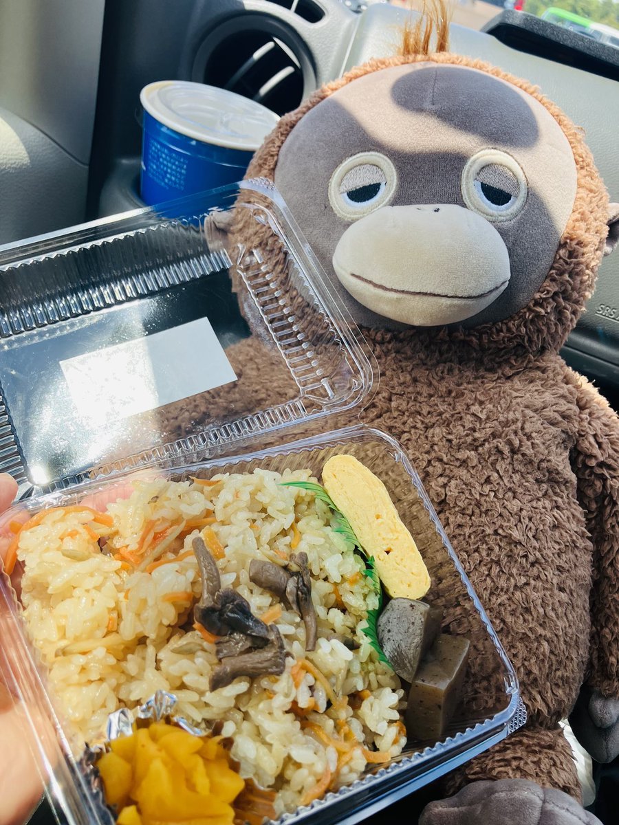 sibehasuExpress's tweet photo. ええ天気やー✨
三男坊とドライブ来てるよ🚙

大台ヶ原⛰️

道の駅かなんのお弁当🍱
おいしい✨

#ドライブ　#コーヒー　#すき家　#アップルマンゴーシェイク https://t.co/aJb1MzUbtR