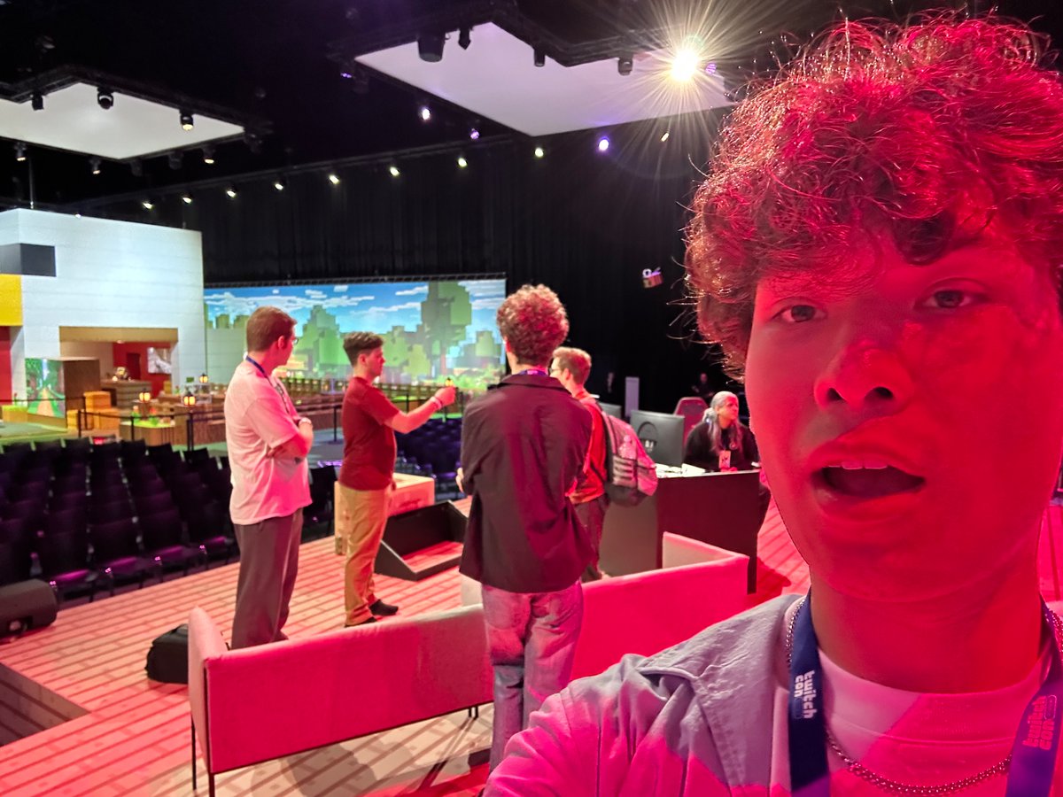 rizendor's tweet photo. I can’t express enough how amazing this TwitchCon has been! It was so awesome being apart of so much this year and to see so many amazing friends! https://t.co/pdv8jbNBIz