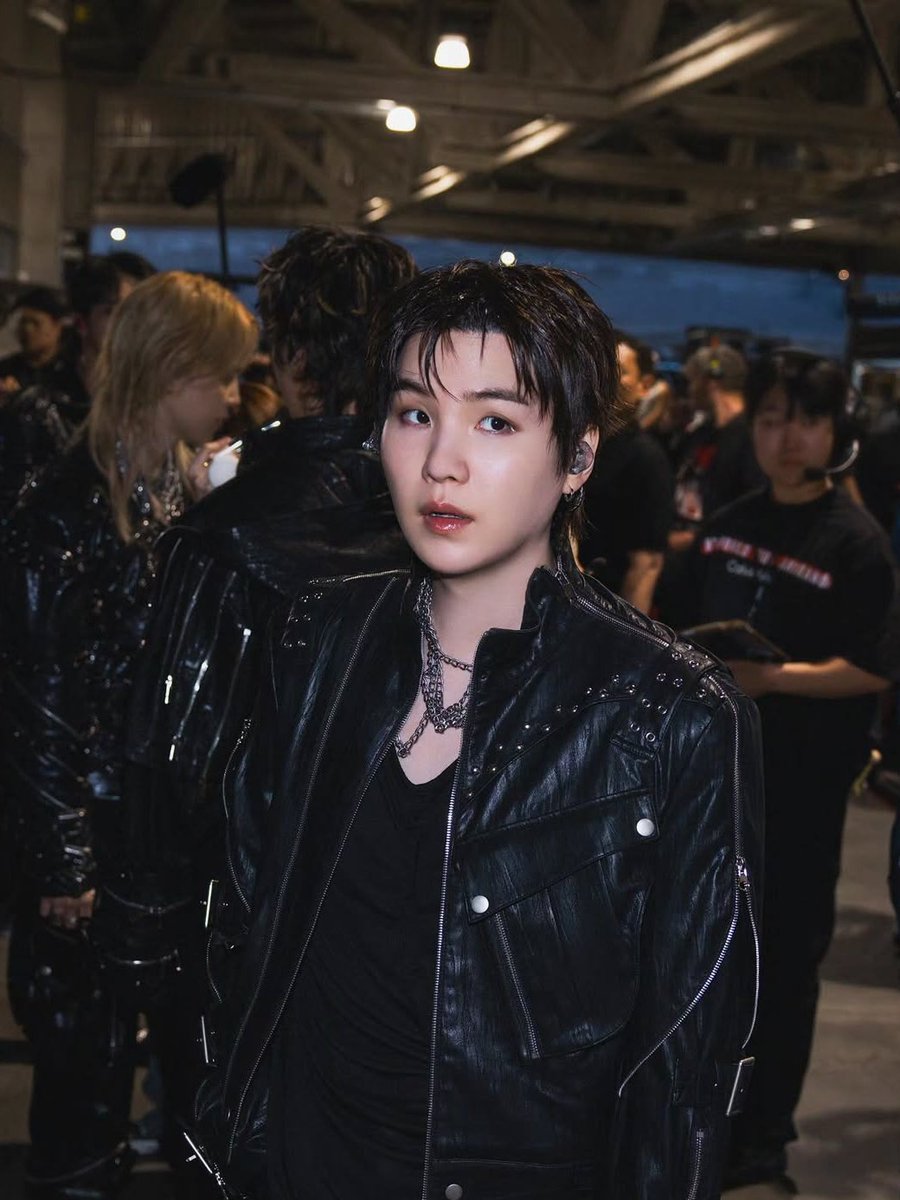 DataAgustD's tweet photo. #SUGA (agustd) posted on Instagram (1/2)

“LAS VEGAS” 🐱 https://t.co/TI9aZAce29