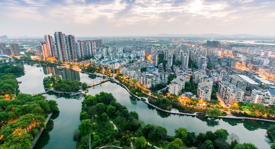 ToSaChiny's tweet photo. Kolejny dzień, kolejna fabryka.
Znajdujemy się w stolicy prowincji Fujian czyli Fuzhou. To piękne miasto z 2020 lat historii liczy 8.5 miliona mieszkańców. Lubie tu wracać ze względu na wspaniałe krajobrazy najbardziej zielonej stolicy w Chinach oraz interesy 😀 #tosachiny https://t.co/yhQk5bBupx