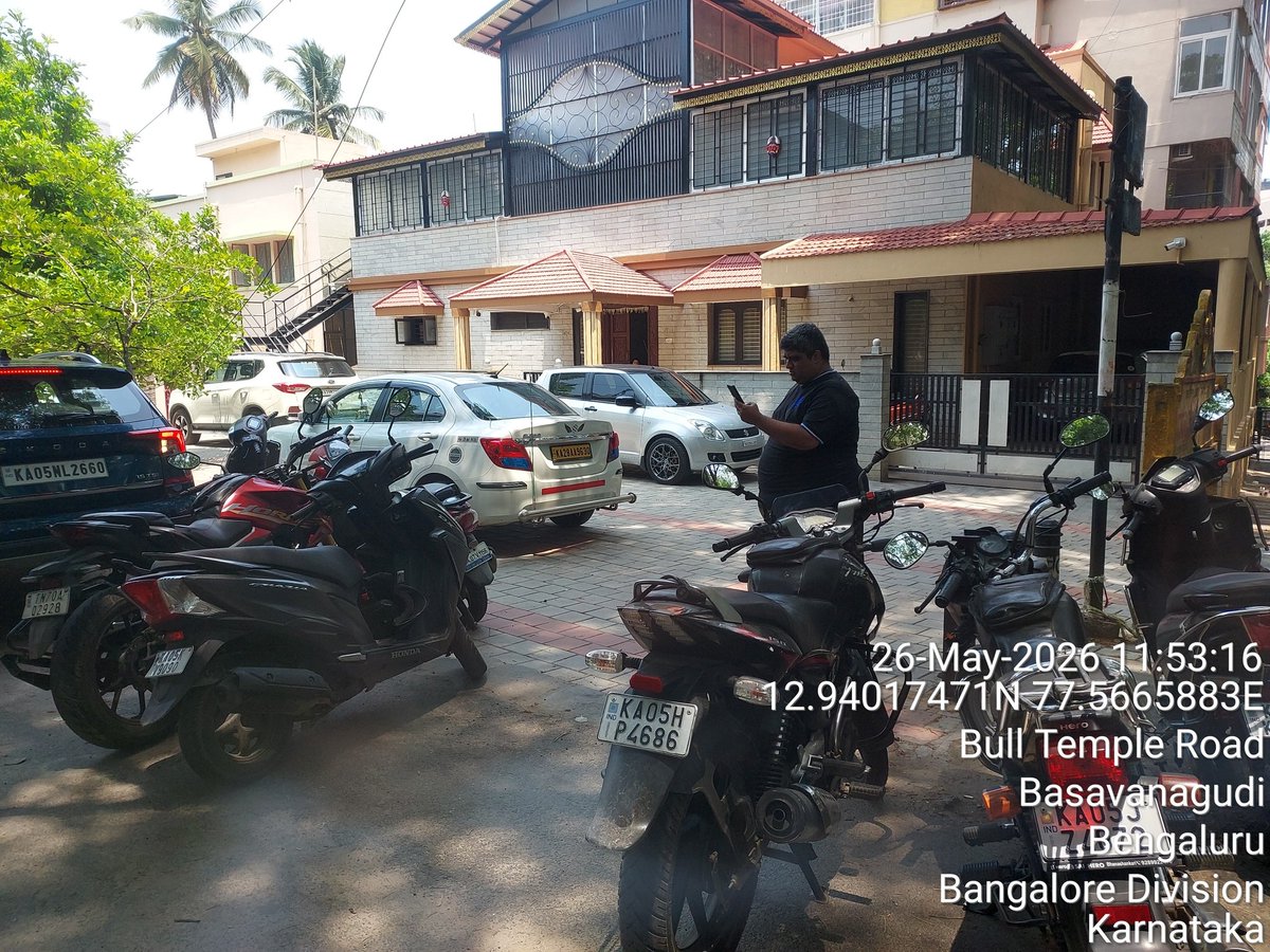 SaveBasavangudi's tweet photo. Bull Temple Road, Basavanagudi | 26-05-2026 11:53 AM

College of engineering students parked bikes/cars blocking house gates daily. 
Resident owner cannot take out his own car. See photo. trying 112 to clear, everyday need this?

This is "unauthorised parking mafia!!???" around colleges. Gated houses held hostage.

@GBA_Comm @BlrCityPolice @DCPTrSouthBCP 
@acpsouthtrf
@basvanguditrfps

Qa1. Tow vehicles blocking gates - Sec 122 MV Act
2. Book vehicle owners + fine Rs 1000/vehicle  
3. Permanent "PARKING at NO Parking area - 
Gate blocked "

Who has to provide parking for engineer's students

Residents are not free parking lots. ATR in 48hrs pls.

#BullTempleRoad #ParkingMafia?

 @Jointcptraffic