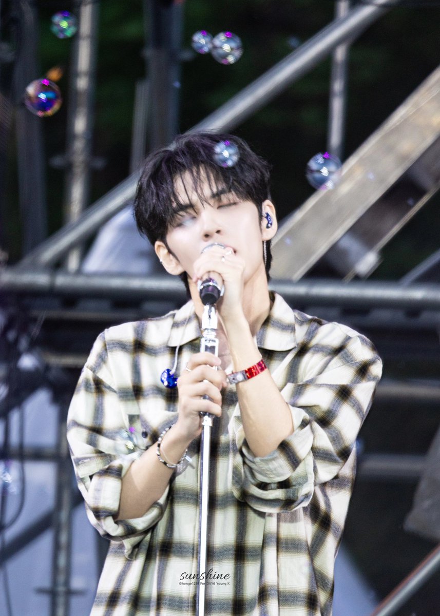 honge1219's tweet photo. 26.05.31_뷰민라_Beautiful Mint Life
#김원필
#day6 #데이식스 #원필 #wonpil https://t.co/soE6Kjx4cm