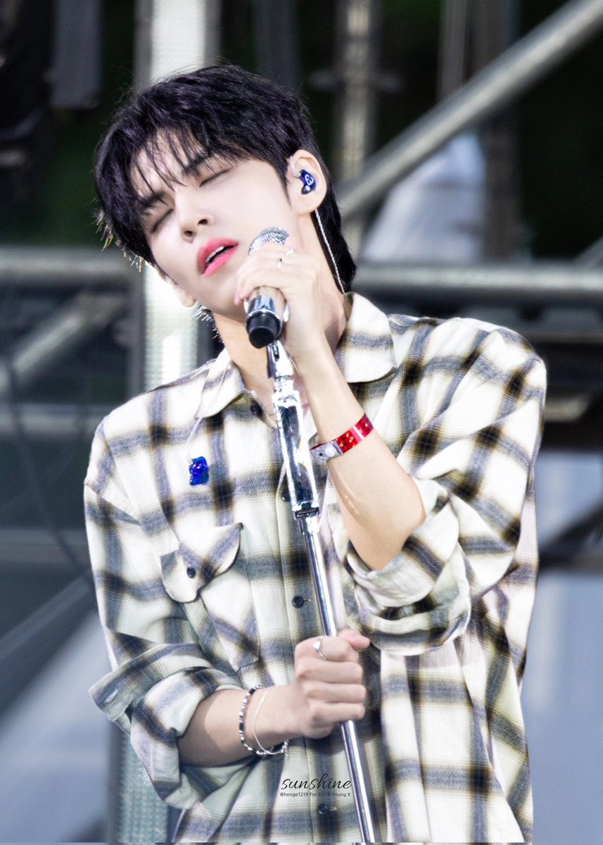 honge1219's tweet photo. 26.05.31_뷰민라_Beautiful Mint Life
#김원필
#day6 #데이식스 #원필 #wonpil https://t.co/soE6Kjx4cm