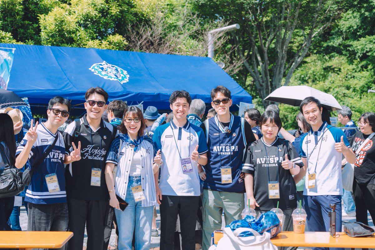 ManoKoichi's tweet photo. 5月30日と31日の2日間にて、タイフェスティバル福岡とアビスパ福岡のホームゲームにてEGO Sportとアビスパ福岡のコラボアイテムの販売を行わせて頂きました。

EGO Sportの商品を皆様に喜んで頂ける自信はありましたが、予想以上に沢山の方々から嬉しいお言葉を頂き、購入して頂く事ができ、感動の2日間を福岡で過ごす事が出来ました。

EGO Sportの方々も今まで以上にアビスパ福岡の事を、そして、アビスパ福岡の事を好きになったと話しておりました。

まだまだこのコラボ企画は始まったばかりなので、アビスパ福岡サポーターの皆様に素敵な商品をタイからお届け出来るように頑張りたいと思います！