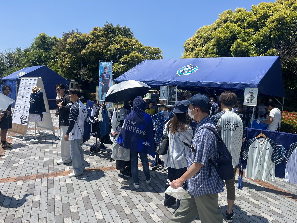 ManoKoichi's tweet photo. 5月30日と31日の2日間にて、タイフェスティバル福岡とアビスパ福岡のホームゲームにてEGO Sportとアビスパ福岡のコラボアイテムの販売を行わせて頂きました。

EGO Sportの商品を皆様に喜んで頂ける自信はありましたが、予想以上に沢山の方々から嬉しいお言葉を頂き、購入して頂く事ができ、感動の2日間を福岡で過ごす事が出来ました。

EGO Sportの方々も今まで以上にアビスパ福岡の事を、そして、アビスパ福岡の事を好きになったと話しておりました。

まだまだこのコラボ企画は始まったばかりなので、アビスパ福岡サポーターの皆様に素敵な商品をタイからお届け出来るように頑張りたいと思います！
