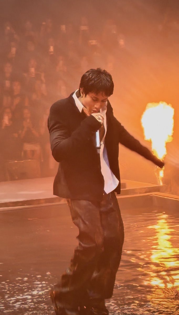 ugh_thisisugly's tweet photo. The way he puts life to Water and Fire 
@felipsuperior 

/i can’t get enough of these photos and my phone isn’t giving them justice/

#FELIP_SULFUR https://t.co/1CV86ZTg3o