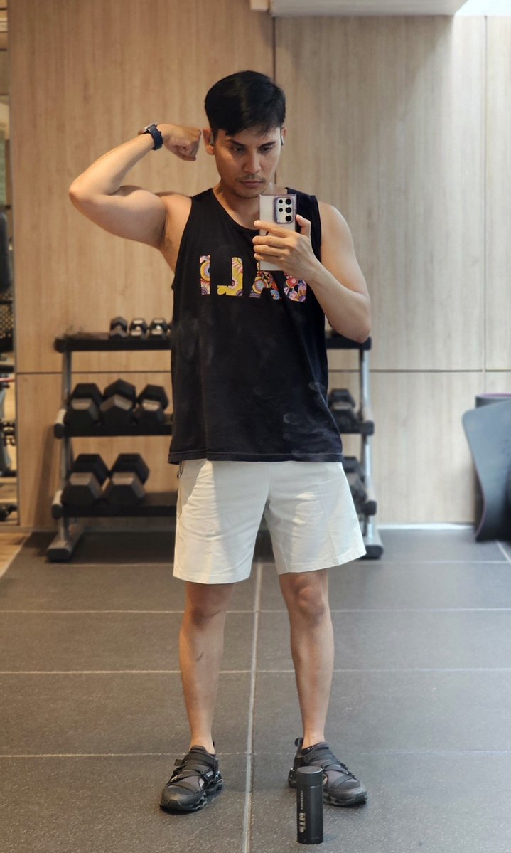 gembrit's tweet photo. biceps check https://t.co/NOH0IzjqP6