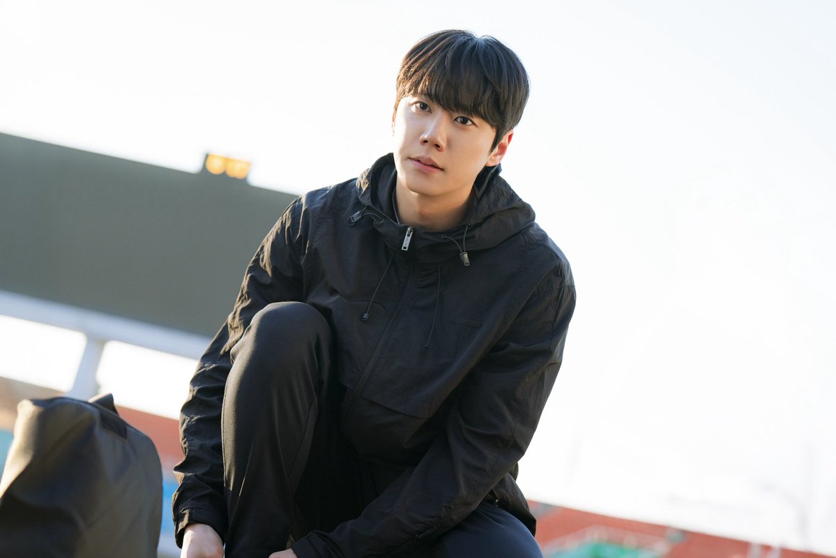 BILLIONS_ent_'s tweet photo. [📺] #이준영

<신입사원 강회장> 1~2회 스틸 공개📸

”나한테도 축구는 내 인생 전부였어요!
회장님한테 최성, 그 이상이었다구요!” 
앞으로의 활약이 기대되는 ‘황준현’

매주 토요일 밤 10시 40분 
일요일 밤 10시 30분
놓치지 마세요🤙🏻

<사진 출처 : SLL, 코퍼스코리아>

#LEEJUNYOUNG
#JTBC #신입사원강회장 #Reborn_Rookie
#빌리언스 #BILLIONS