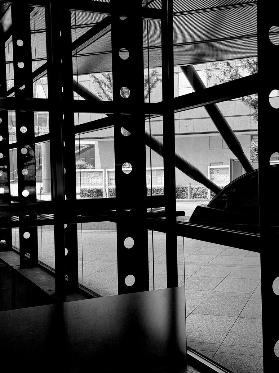 ytworks7's tweet photo. It's too hot, so I don't want to go outside.
#monochrome #streetsnap 
#photography #ytworks #iPhone https://t.co/BDFmZJN6C7