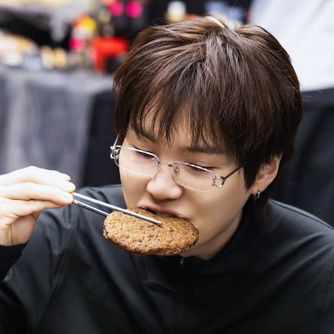 슙국. 🥢 tweet media