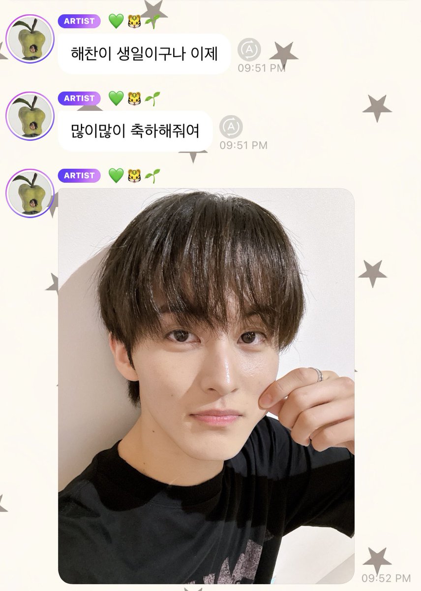 ichocobiu's tweet photo. วันเกิดน้องแฮชานปีที่แล้วพี่มาร์คมาบับเบิล
🐯: ถึงวันเกิดของแฮชานแล้วสินะ
🐯: ช่วยอวยพรให้เขาเยอะ ๆ ด้วยนะครับ

พร้อมส่งรูปดึงแจ้มมา แล้วโพสท่าเดียวกันกับน้องแฮชานที่ส่งมาในบับเบิลด้วย คิดถึงง่ะ 🥺🥺 https://t.co/OInGOWu1SI