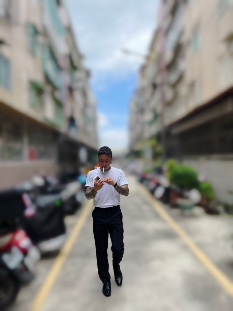 Quanpan7's tweet photo. 哈囉 妳們的禮貌呢 雖然真的有一點點像

但………………………..

我真的是去參加喜宴 不是要去圍標的唷🤣 https://t.co/PpIDVRL4bg