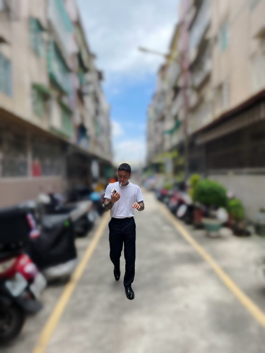 Quanpan7's tweet photo. 哈囉 妳們的禮貌呢 雖然真的有一點點像

但………………………..

我真的是去參加喜宴 不是要去圍標的唷🤣 https://t.co/PpIDVRL4bg