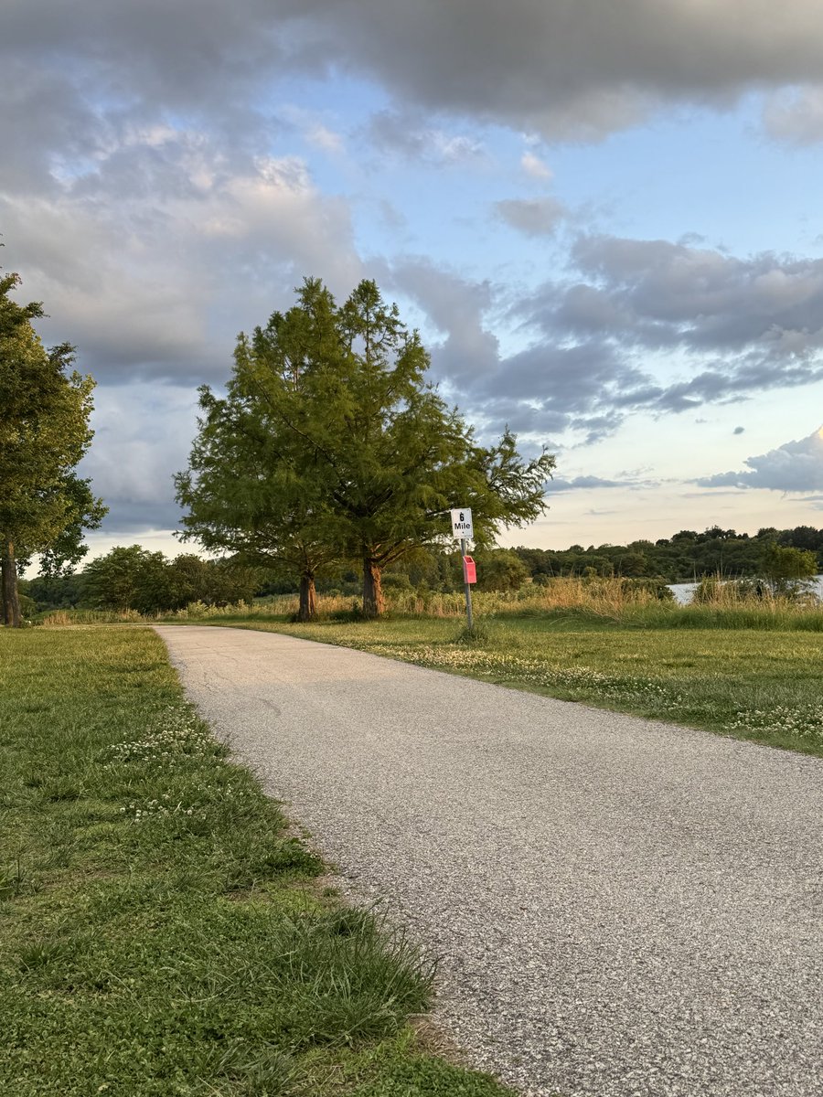 Ab_d155's tweet photo. Good day for a good walk. https://t.co/hljTiymgmj